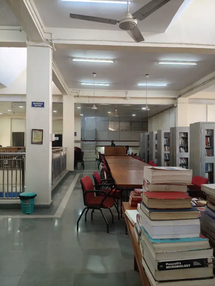 Deshbandhu College Academic building photo 4